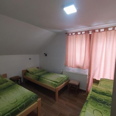 Domacinstvo Kod Gere Bed & Breakfast Crni Vrh Room photo