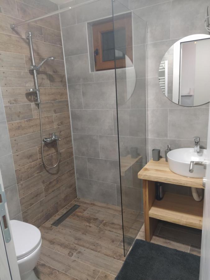Domacinstvo Kod Gere Bed & Breakfast Crni Vrh Exterior photo